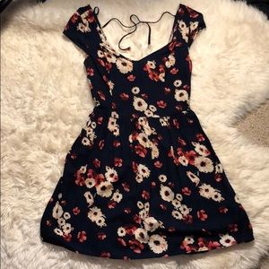 size M cap sleeve floral dress